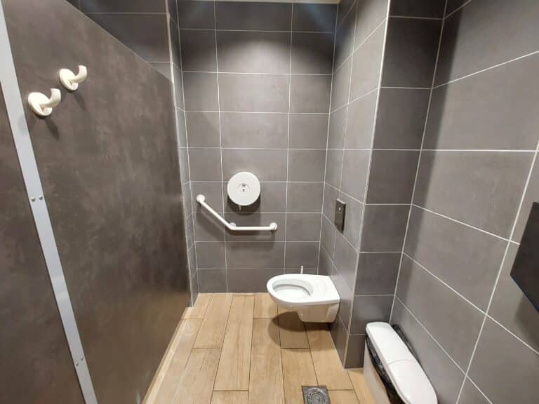 Toilettes d'une station service